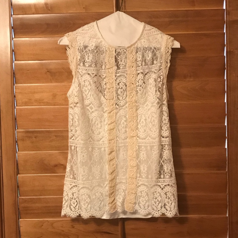 Sleeveless dress shirt